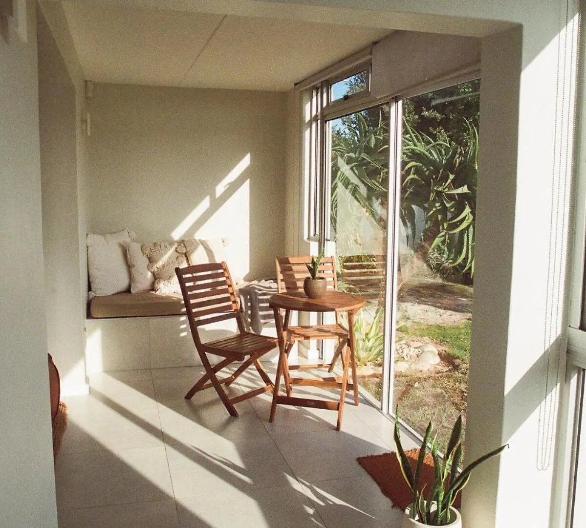 Apartment Charming Beach Club Retreat Cape Town